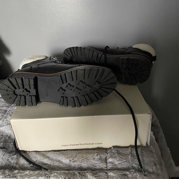 Black lace up boots size 9 excellent condition - Picture 1 of 4